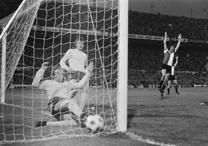 De Onvergetelijke 1974 UEFA Cup Finale: Frankfurt’s Verlies Tegen de Spurs