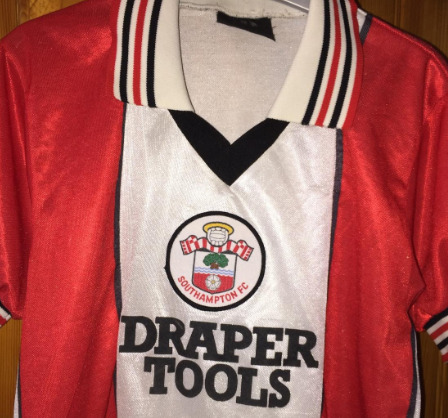 Glorie in Rood en Wit Het Iconische 1984 Southampton FA Cup Shirt